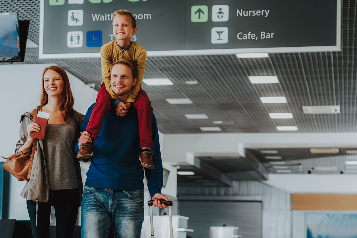 Flyplass-familie_115461067.jpg